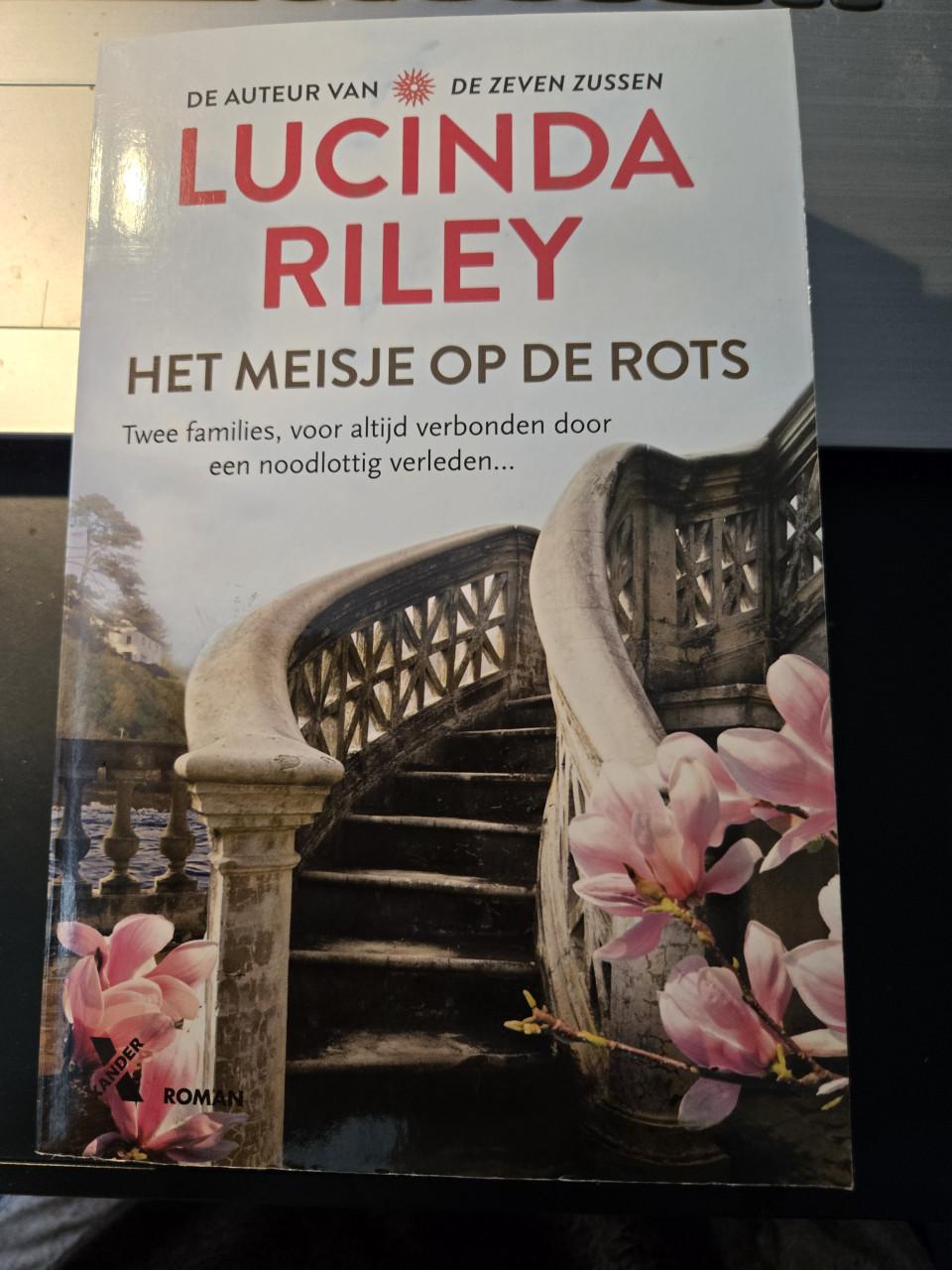 Boek: Het meisje op de rots, Lucinda Riley 26e druk 2023