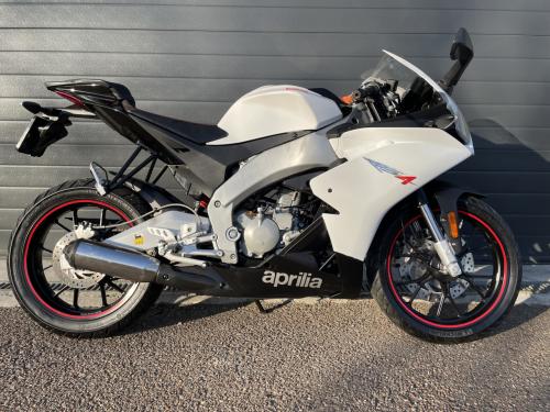 Aprilia RS4 50 schakelbrommer