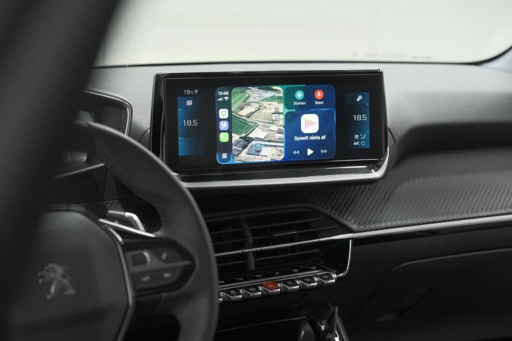 Peugeot 208 puretech 100 eat8 allure pack | camera | navigatie | apple carp