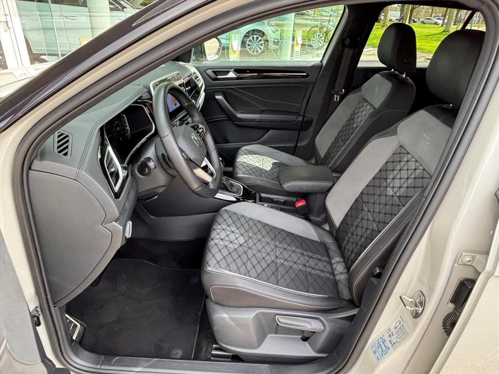 Volkswagen T-roc 1.5 tsi 150pk 7-dsg r-line black|camera| dodehoek|trekhaak