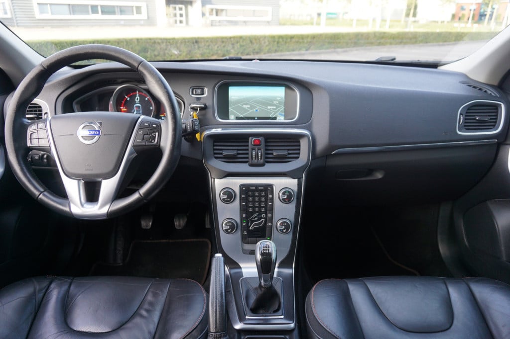 Volvo V40 2.0 d2 ocean race business airco / navi / camera / leder / cruise