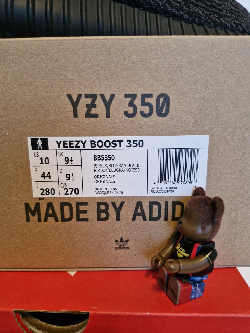 Yeezy pirat black us10 eu44