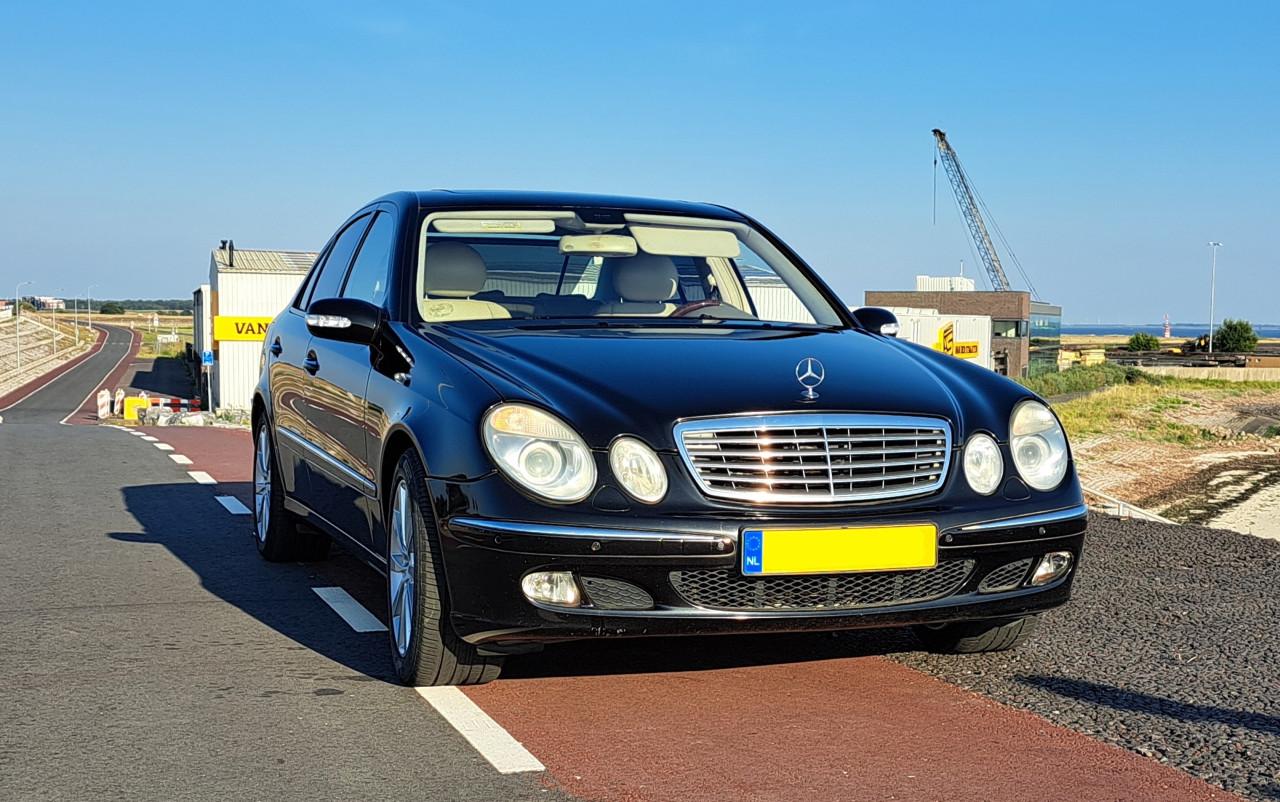Mercedes E500 Diep Zwart 2004 287.200 km € 5.500