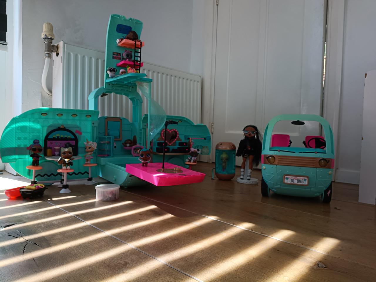 L.o.l. surprise camper met poppetjes en accessoires