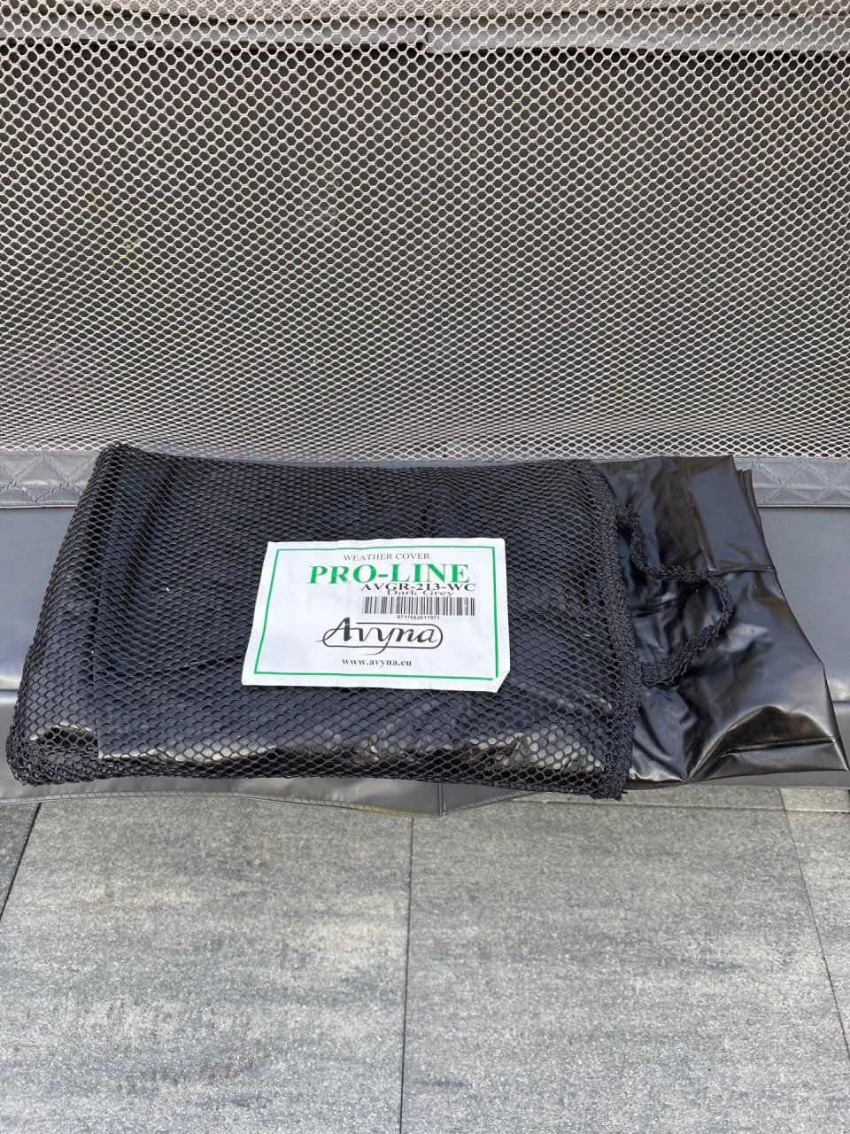 Avyna Trampoline Pro-Line 275x190 cm met net, ladder en beschermhoes.
