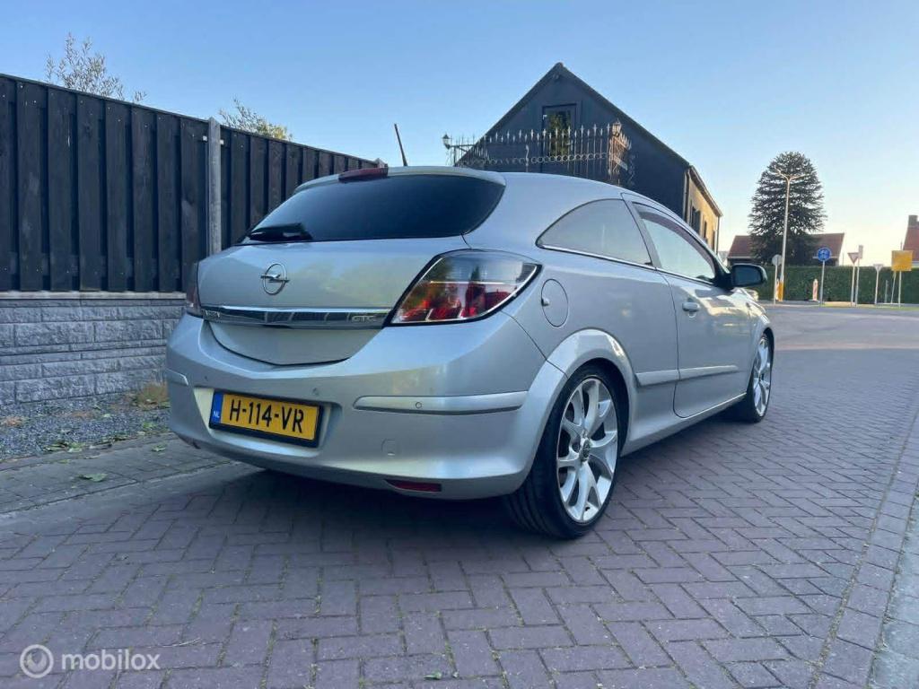 Opel Astra gtc 1.6 executive grote beurt gehad