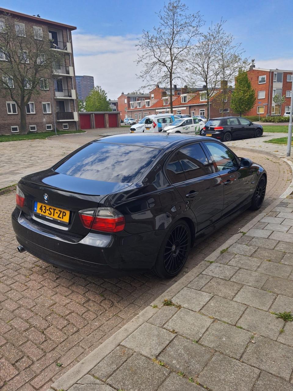 BMW 3-Serie 2.0 I 318 2006 Zwart