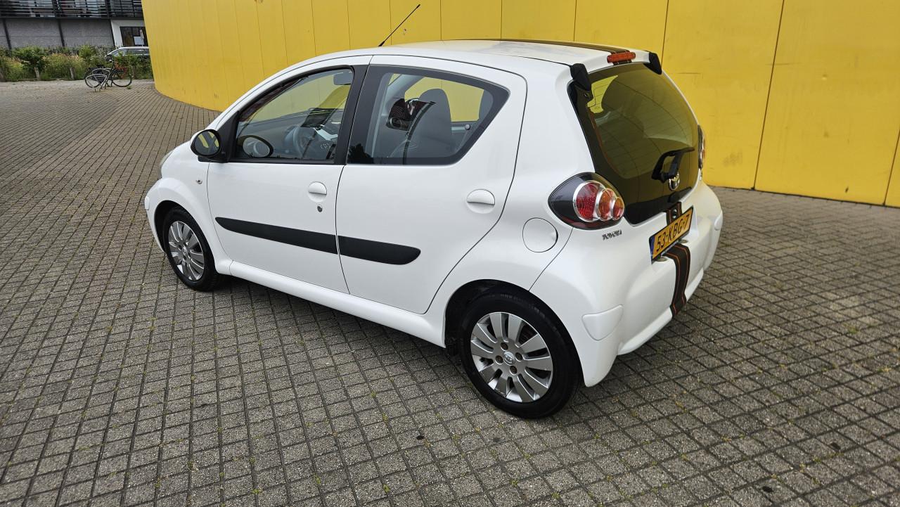 Zuinige (1:22!) TOYOTA AYGO X-cite White / NL AUTO / NAP / 97.936 km !!