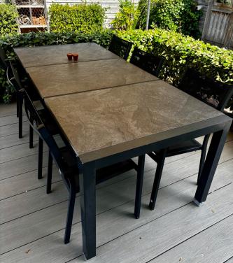 Grote tuintafel met 6 stoelen