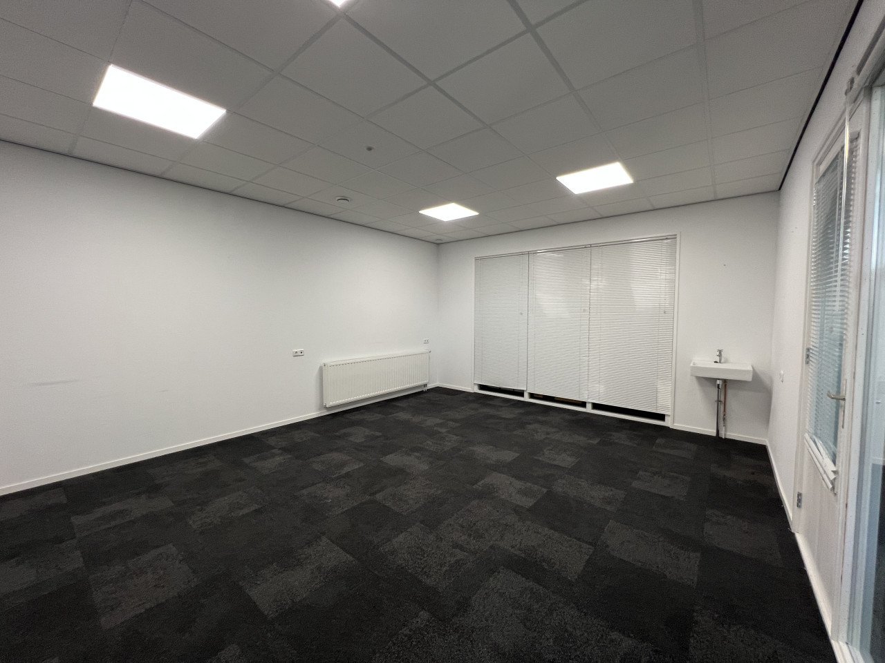 TE HUUR 20m2 kantoor/bedrijfs/opslagruimte in Goes