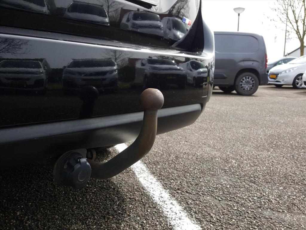 Peugeot 308 sw blue l. 1.2pt-110pk navigatie | trekhaak | cruise control | 