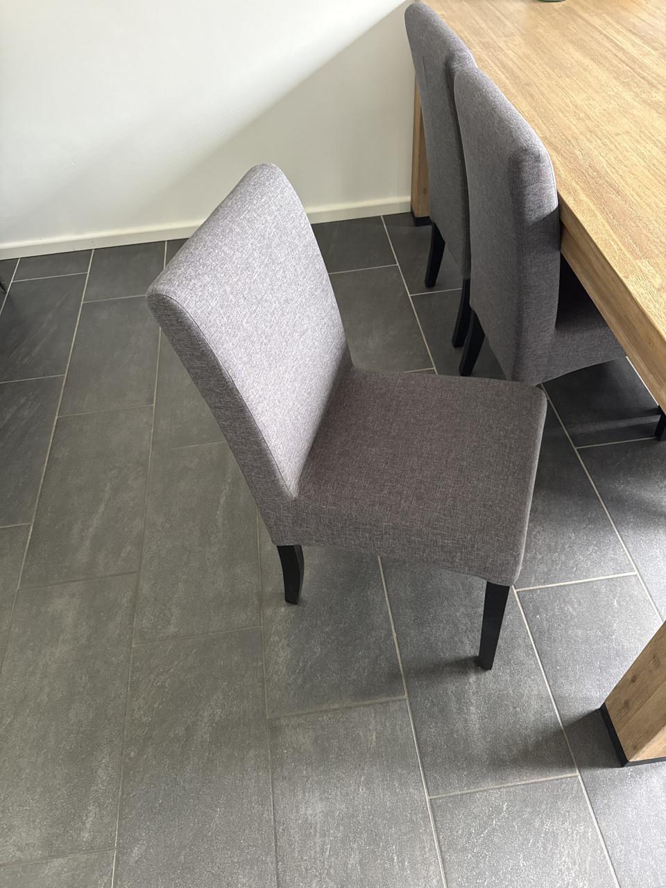 Mooie tafel met 6x stoel