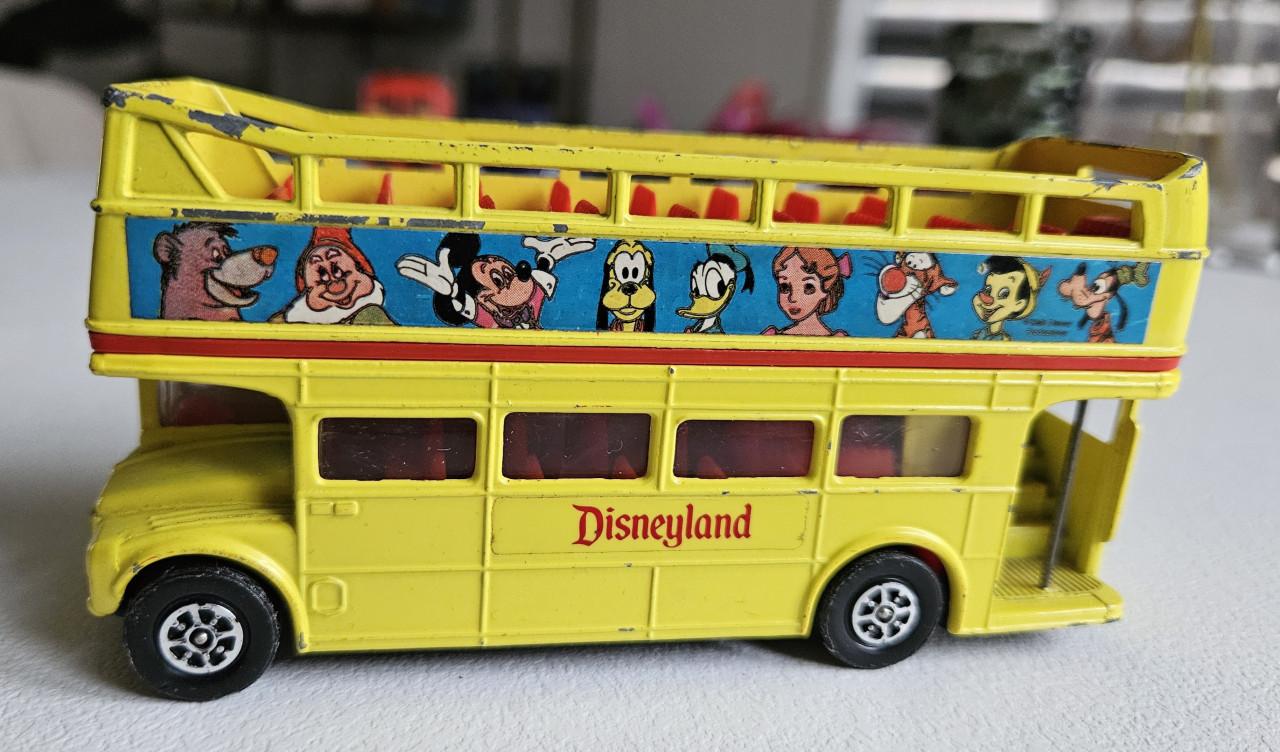 Originele gele Disney dubbeldekker Corgie