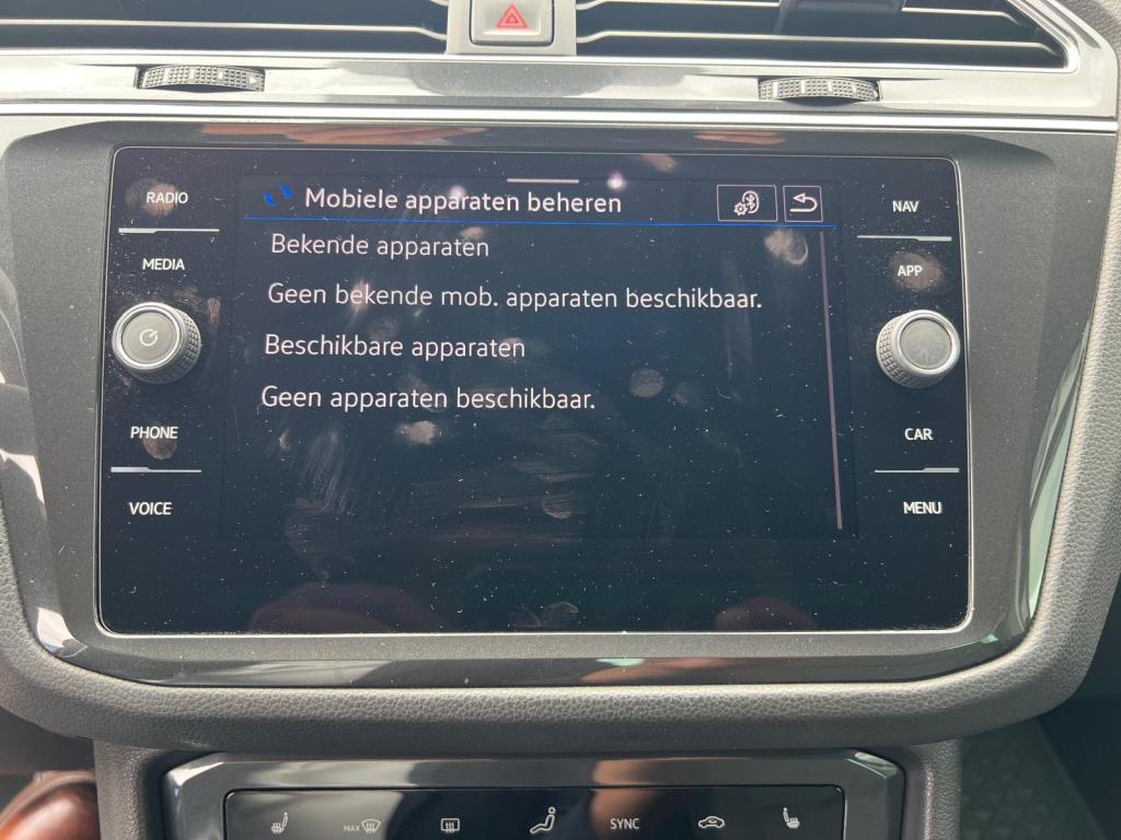 Volkswagen Tiguan 1.5 tsi 150pk dsg life elegance , trekhaak , adaptive cc 