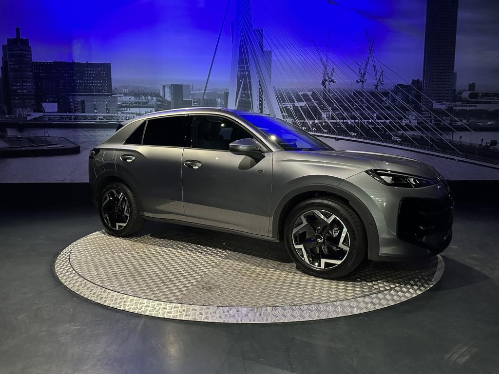 Volkswagen T-roc 1.5 etsi r-line first edition *led*camera*