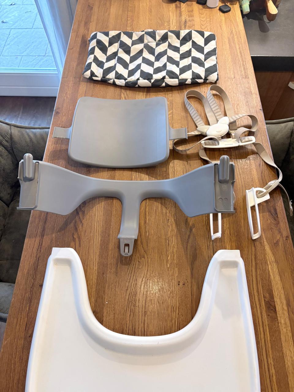 Stokke volledige babyset tafelblad 5-punts gordel en kussen