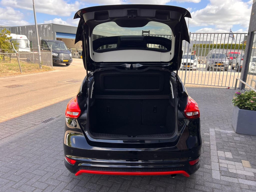 Ford Focus 1.5 black edition