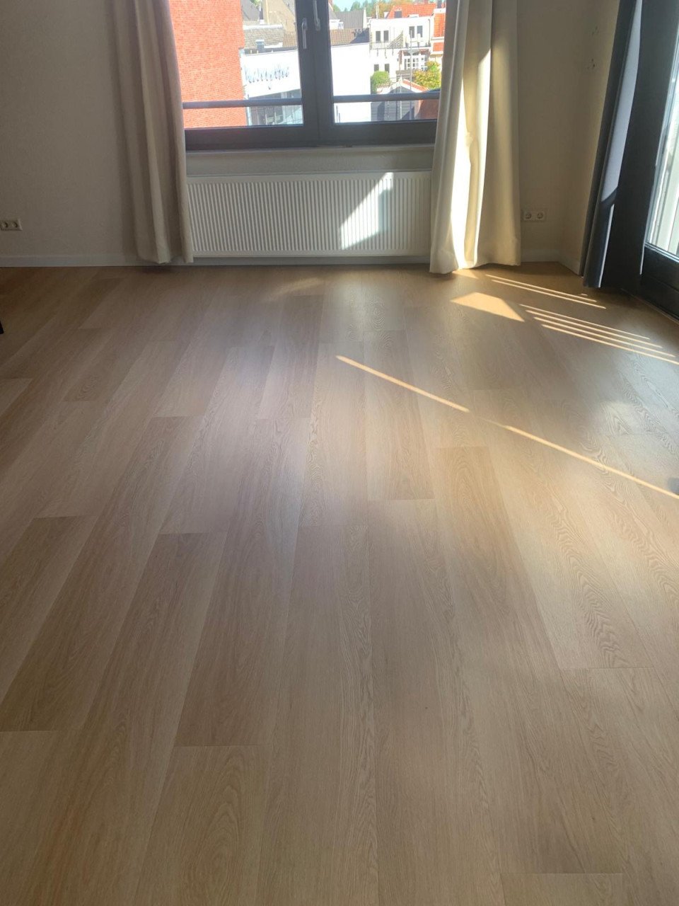 Mooie klik-PVC vloer ±45m² , klaar voor hergebruik