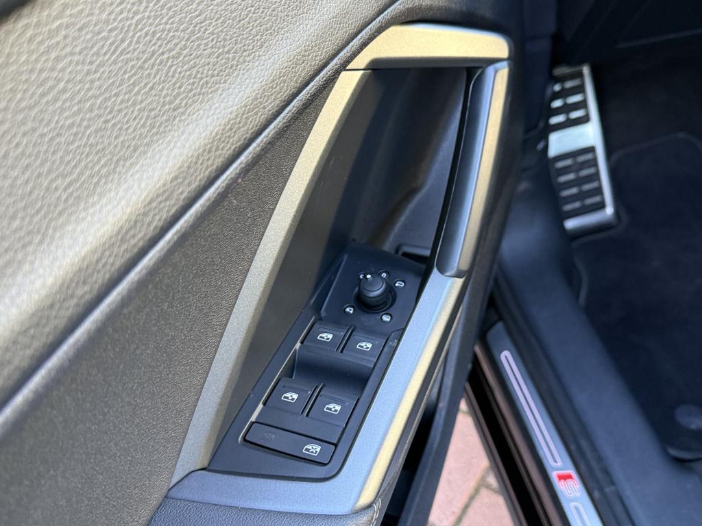 Audi Q3 45 tfsi ehybrid 245pk s edition | leder | black pakket