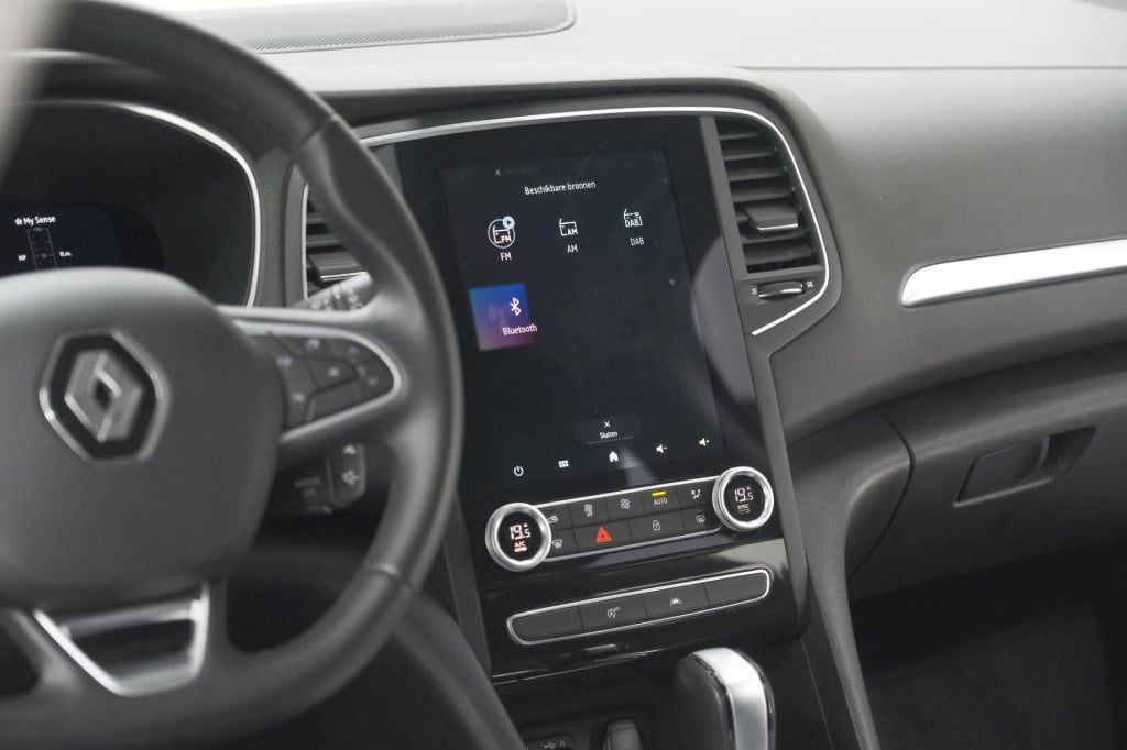 Renault Megane tce 140 edc techno | trekhaak | camera | navigatie | 9.3 inc
