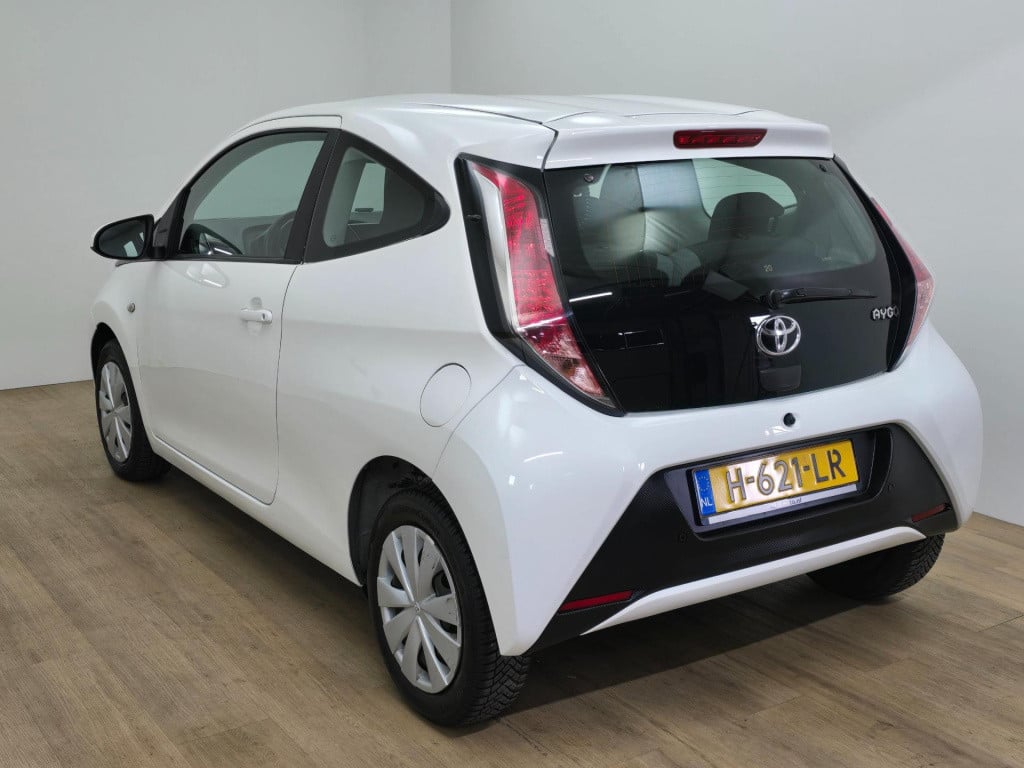 Toyota Aygo occasion 1.0 vvt-i x-play | tweedehands toyota aygo wit | autom