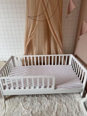 Peuterbed Petit Amelie 140 x 70 incl matras dekbed en hoeslaken