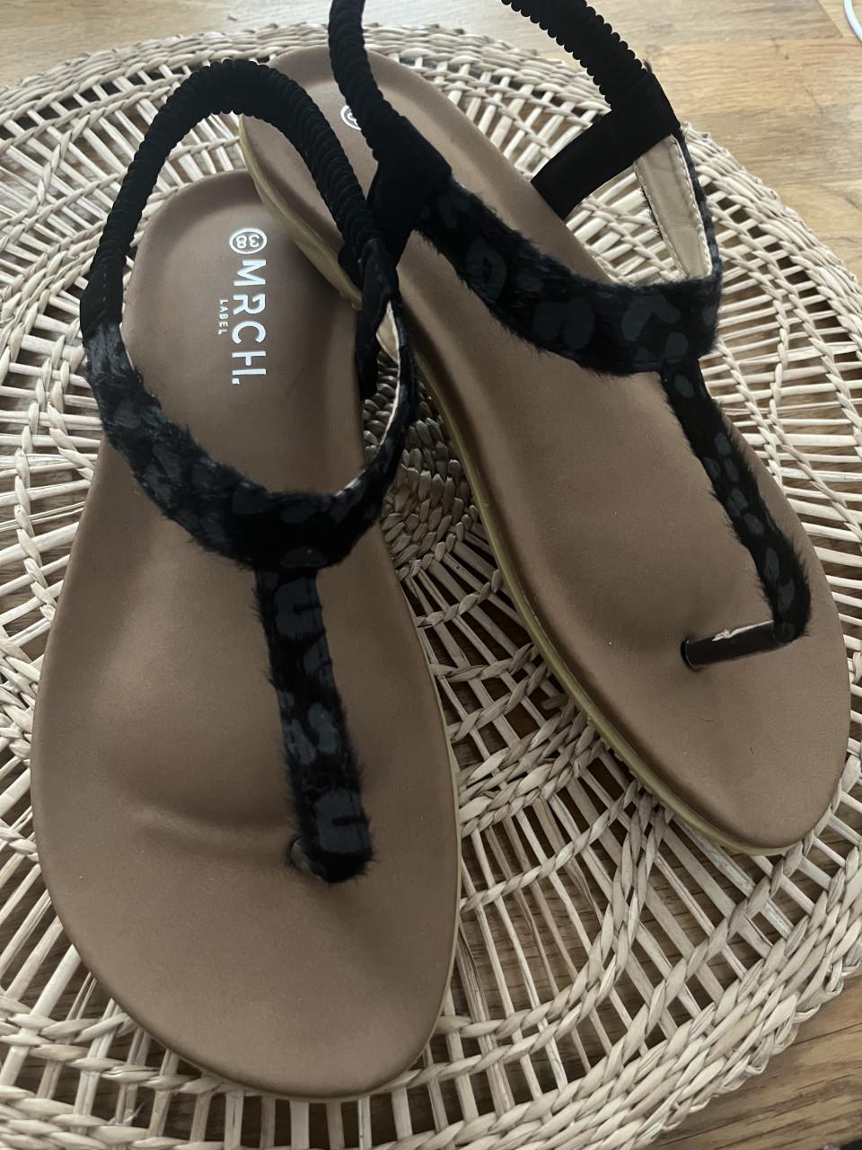 Partij nieuwe sandalen