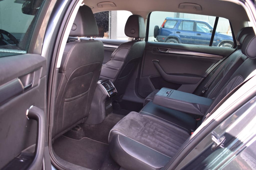 Skoda Superb combi 1.5 tsi act | trekhaak | virtual cockpit | canton | stoe
