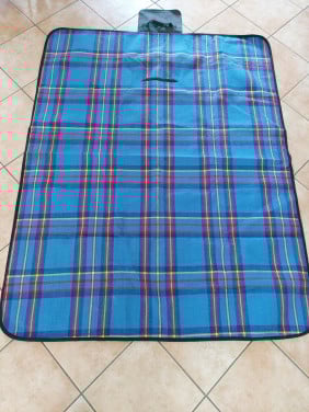Picknickkleed blauw geruit, handig tot tas op te vouwen