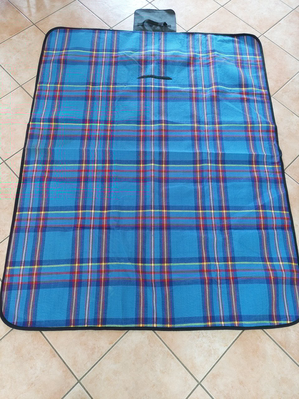 Picknickkleed blauw geruit, handig tot tas op te vouwen