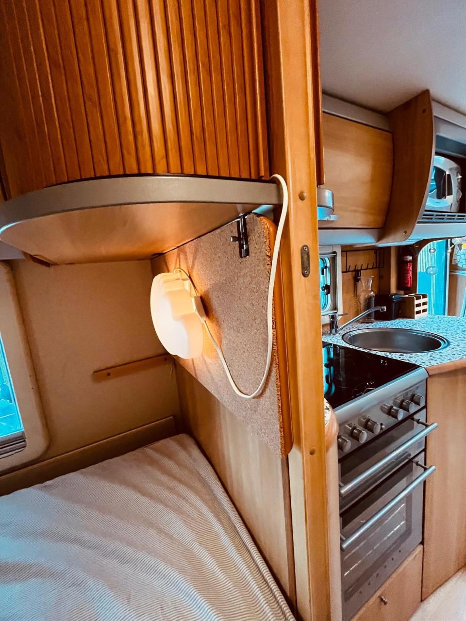 Zeer complete Sterling Eccles Jade caravan uit 2007 met mover en voortent