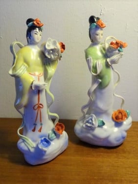 2 Beeldjes Geisha met bloemen Porselein