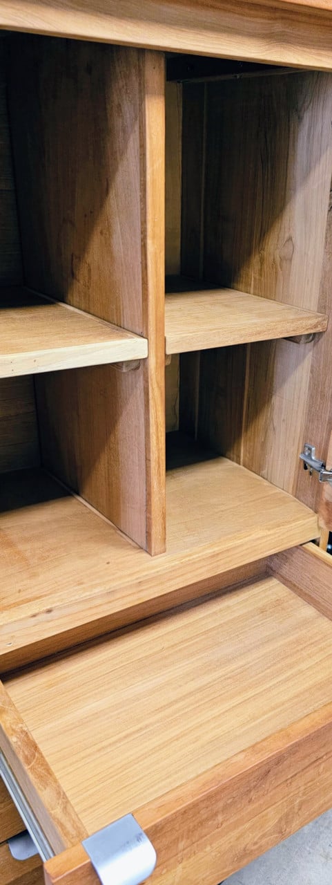 Hoge smalle kast van Teakhout