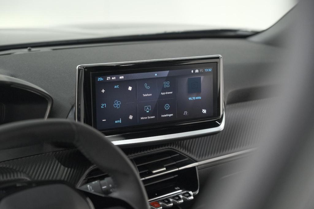 Peugeot 2008 puretech 100 allure | apple carplay | parkeersensoren | climat