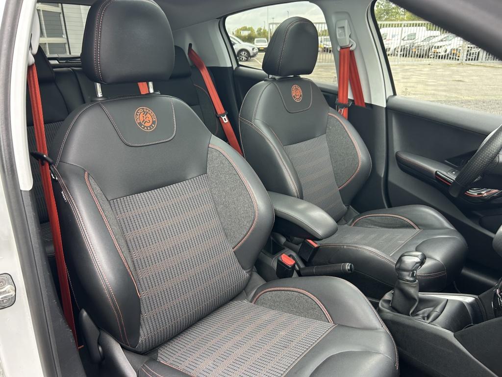 Peugeot 208 1.2 puretech 110pk 5d roland garros apple carplay | navigatie |