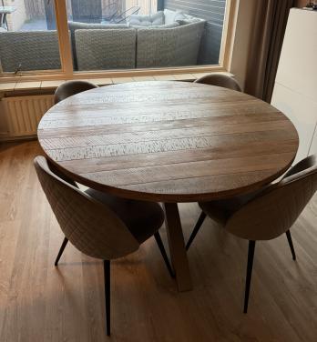 Tafel plus 4 stoelen
