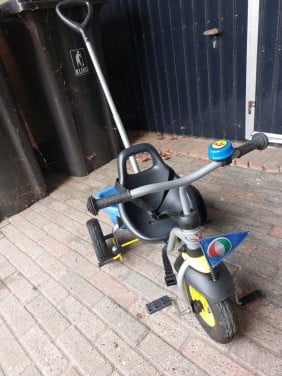 Driewieler Puky blauw met duwstang