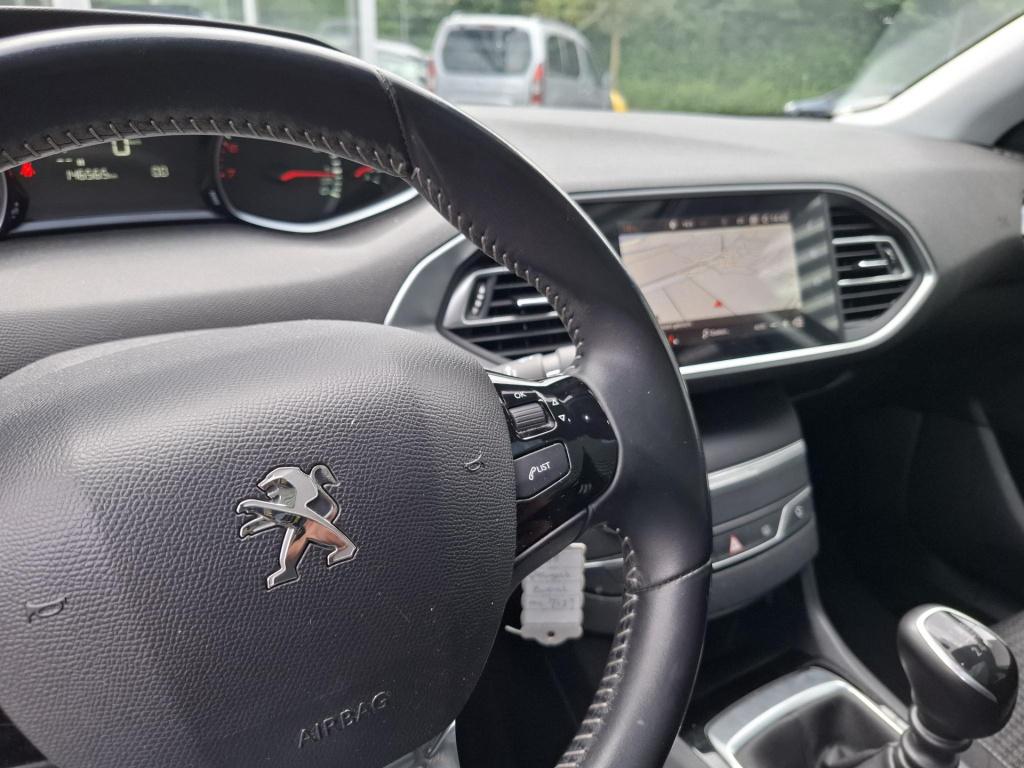 Peugeot 308 sw 110 blue lease active pano/nav/cam