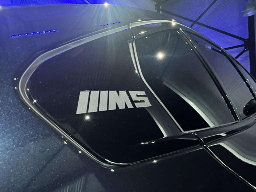 BMW M5 5-serie *limousine v8 m hybrid*carbon extr*b&w*alcantarahemel*nl-aut
