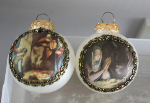 Set van glazen kerst bal met kristelijke afbeelding