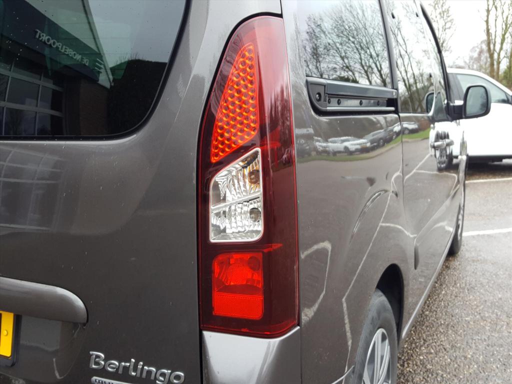 Citroen Berlingo live 1.2 puretech 110pk s&s airco | cruise control | bluet