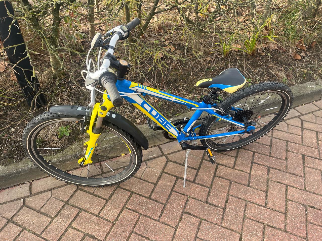 Cube 240 24 inch 21 V geel/blauw