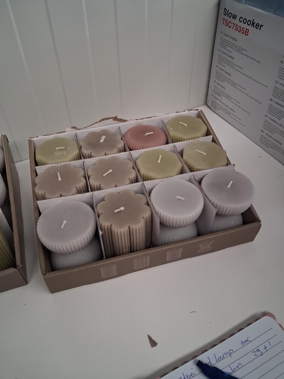 Partij 36 nieuwe decoratieve kaarsen – 3 displays