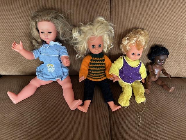 Diverse oude poppen,