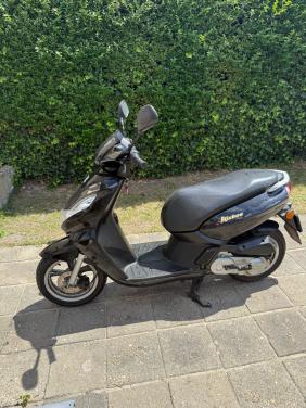 Peugeot Kisbee Scooter - lees tekst !