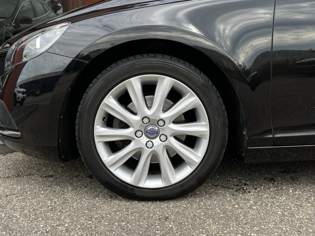 Volvo V40 2.0 t3 momentum | cruise | lmv 17'' | navi