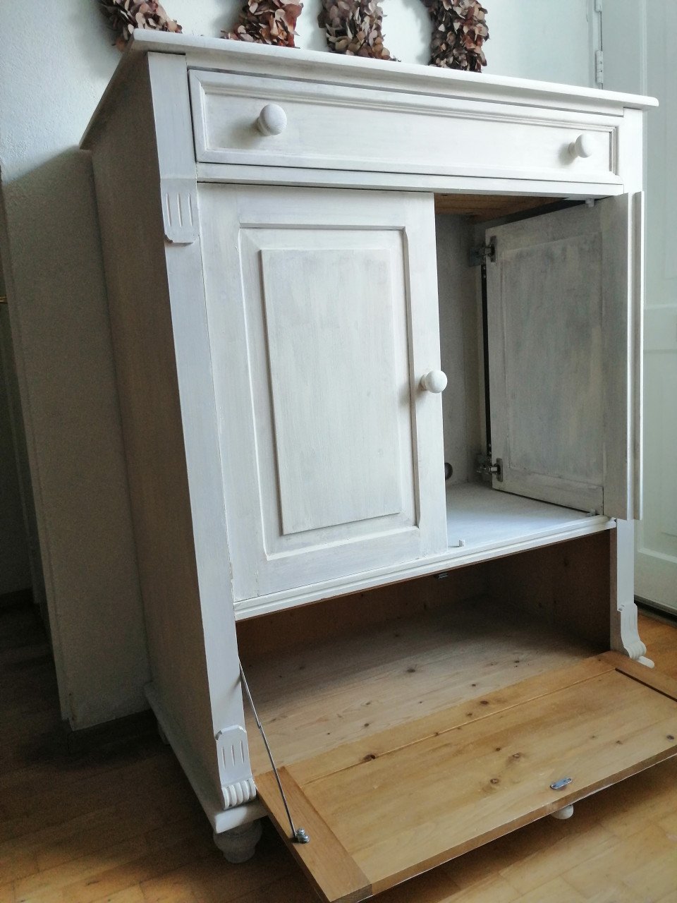 Kast met 2 deuren en een lade