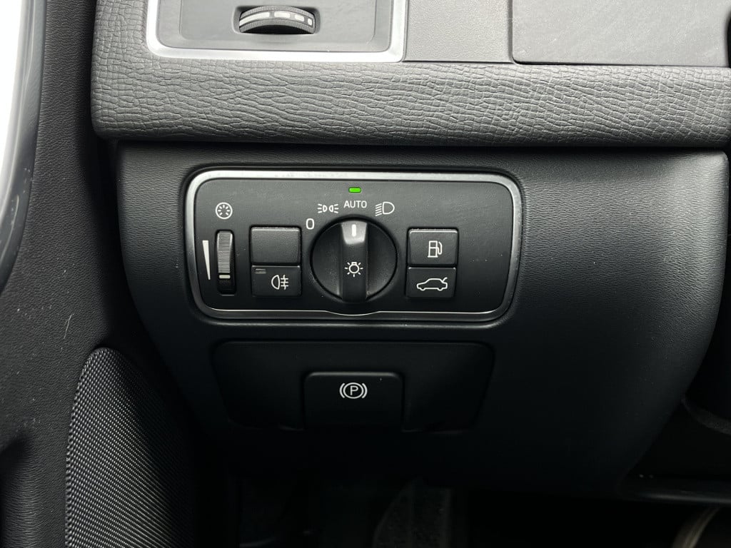 Volvo XC60 2.0 d4 fwd polar+ aut | leer | pano | zeer lage km. stand!