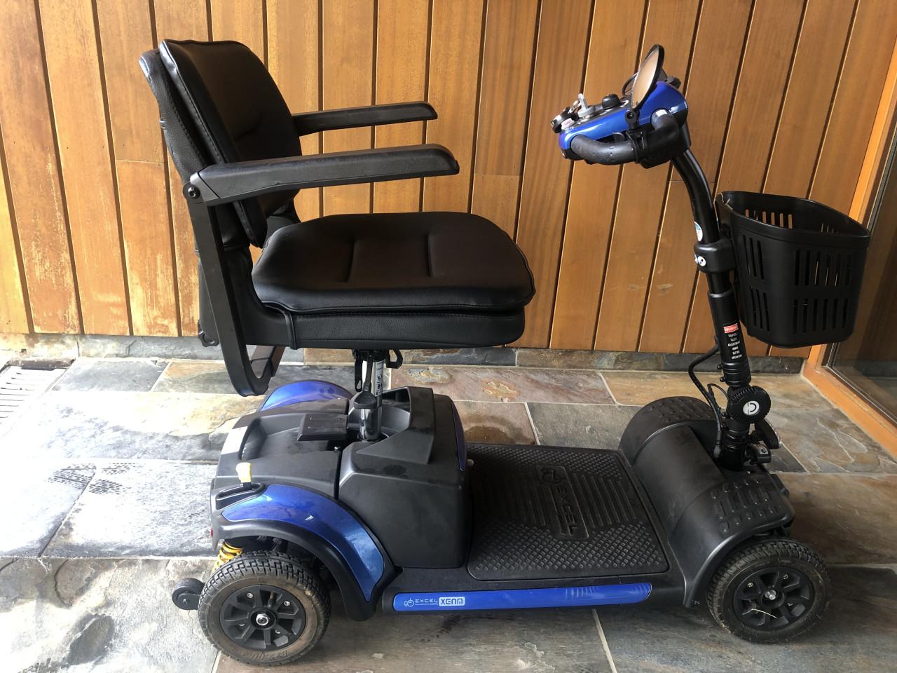 Te koop: scootmobiel Excel Xena 4 (blue)