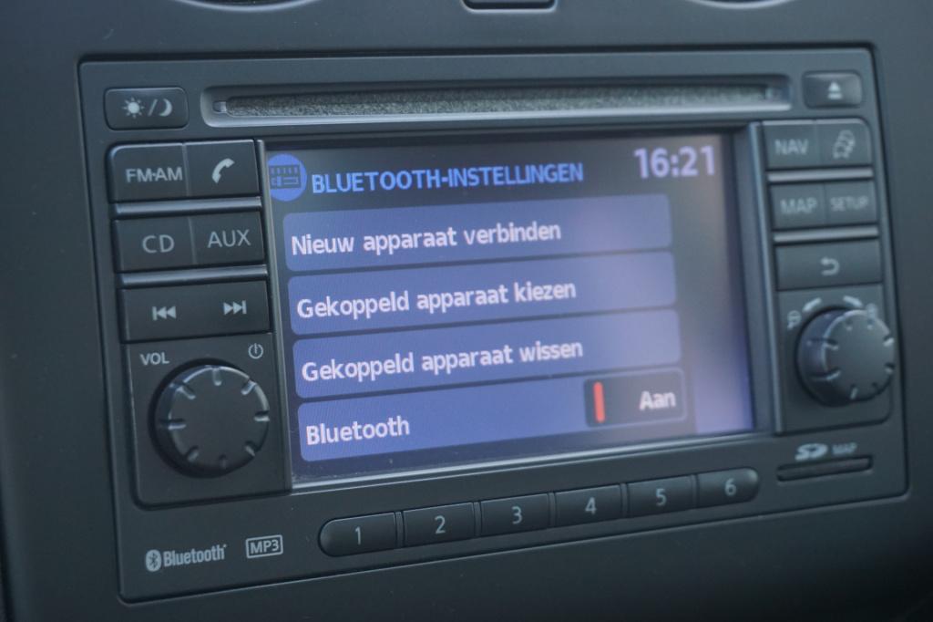 Nissan Qashqai 2.0 tekna airco / navi / cruise / camera / pano / stoelverw.